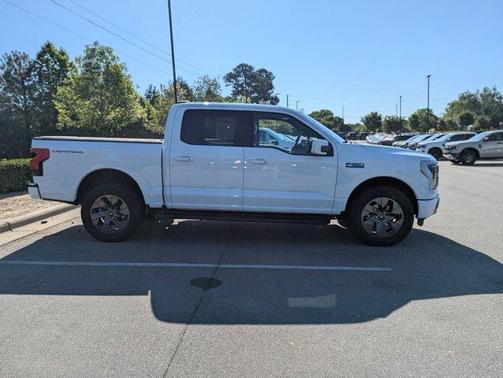 Oxford White 2025 Ford F-150 Lightning LARIAT