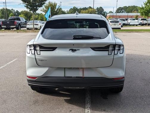 2022 Ford Mustang Mach-E SELECT