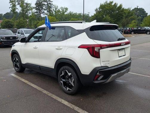 Snow White Pearl 2026 Kia Seltos S