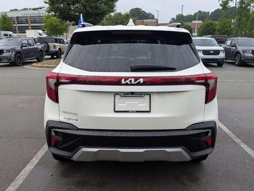 Snow White Pearl 2026 Kia Seltos S