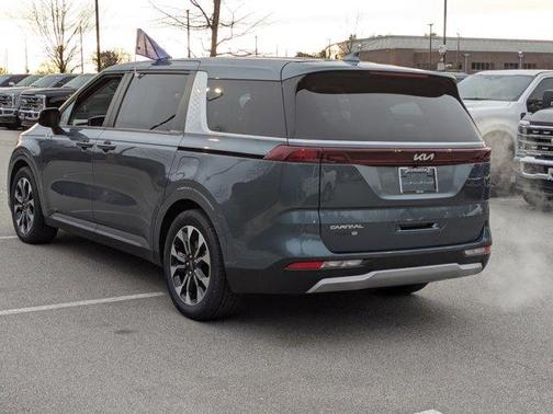 2024 Kia Carnival EX