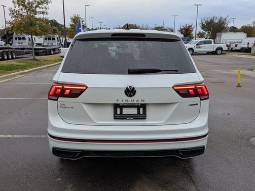 2022 Volkswagen Tiguan 2.0T SE R-LINE BLACK