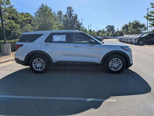 Space White Metallic 2026 Ford Explorer Active
