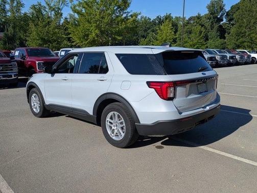 Space White Metallic 2026 Ford Explorer Active