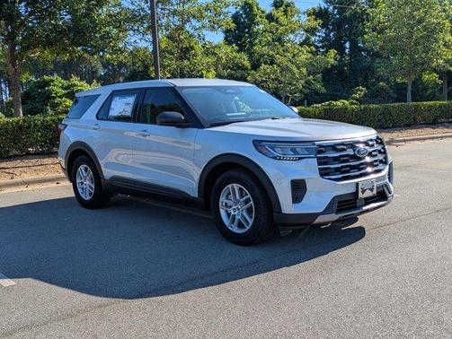 Space White Metallic 2026 Ford Explorer Active
