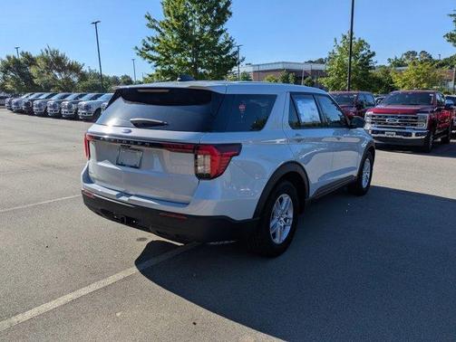 Space White Metallic 2026 Ford Explorer Active