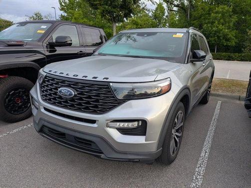 Silver Metallic 2022 Ford Explorer ST-Line