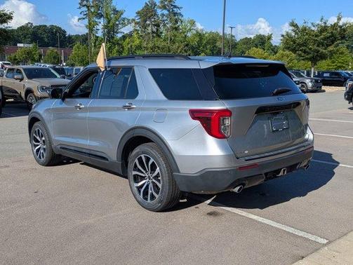 Silver Metallic 2022 Ford Explorer ST-Line