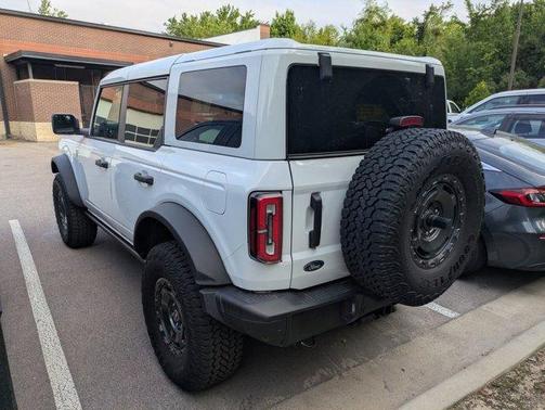 Oxford White 2025 Ford Bronco Badlands