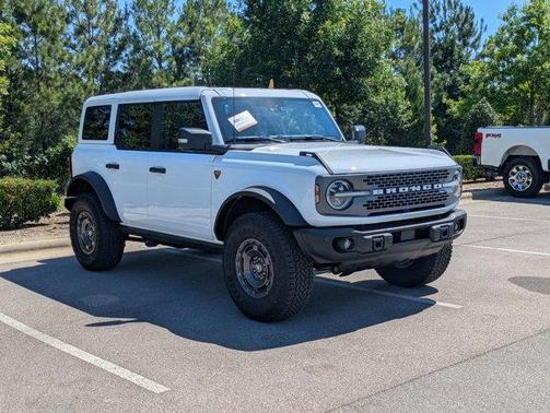 Oxford White 2025 Ford Bronco Badlands