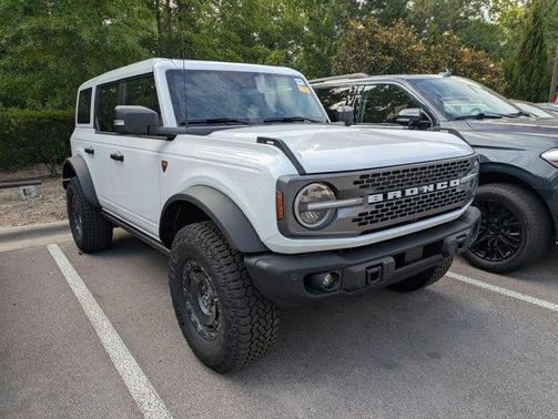 Oxford White 2025 Ford Bronco Badlands
