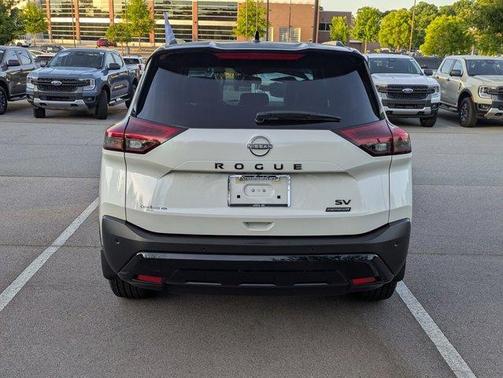 2 Tone White / Black Roof 2023 Nissan Rogue SV