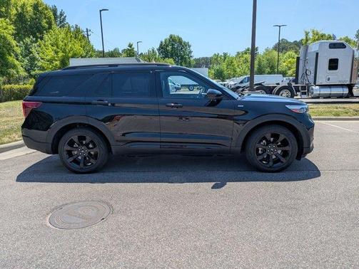 Black Metallic 2024 Ford Explorer ST-Line