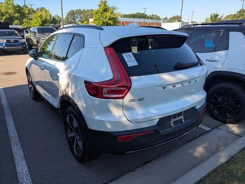 Crystal White Metallic 2023 Volvo XC40 B4 Ultimate Dark Theme
