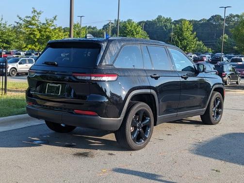 2023 Jeep Grand Cherokee LAREDO