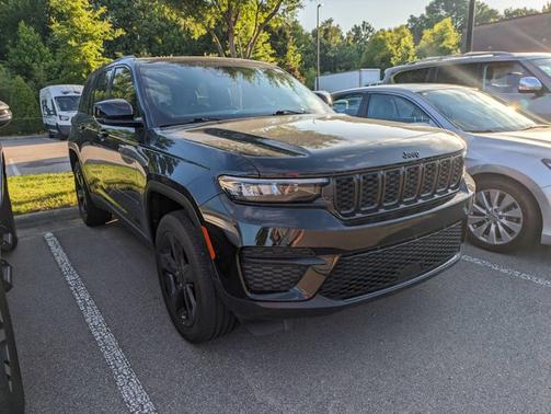 2023 Jeep Grand Cherokee LAREDO