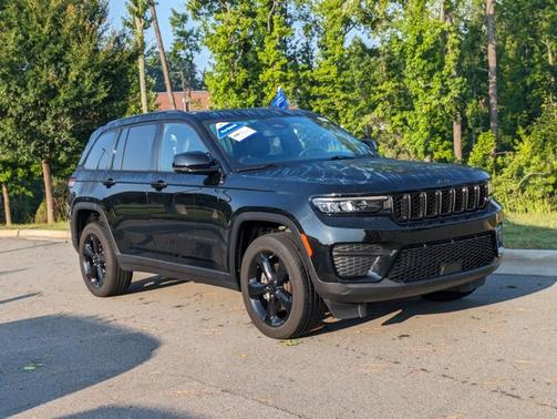 2023 Jeep Grand Cherokee LAREDO