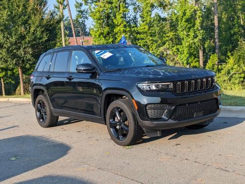 2023 Jeep Grand Cherokee LAREDO