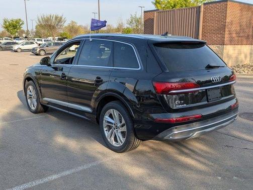 Orca Black Metallic 2021 Audi Q7 45 Premium Plus