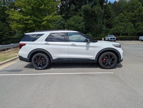 White Metallic 2023 Ford Explorer ST