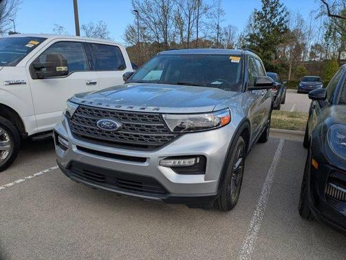 Iconic Silver Metallic 2023 Ford Explorer XLT
