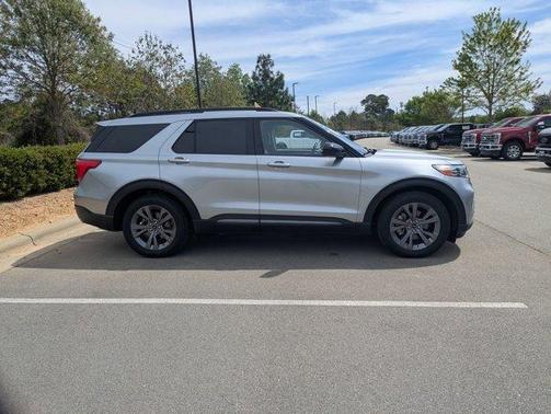 Iconic Silver Metallic 2023 Ford Explorer XLT