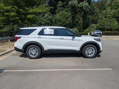 Star White 2026 Ford Explorer Active