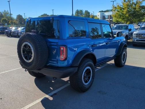 VELOCITY BLUE METALLIC 2026 Ford Bronco BADLANDS