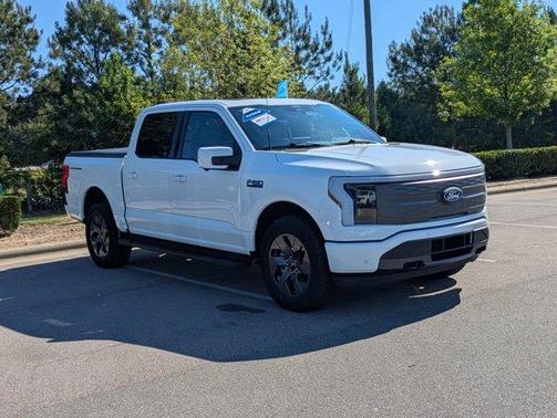 Oxford White 2025 Ford F-150 Lightning LARIAT