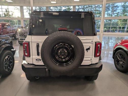Oxford White 2026 Ford Bronco Outer Banks