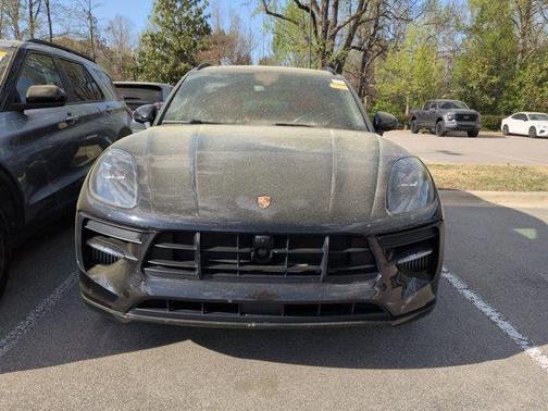 Jet Black Metallic 2021 Porsche Macan GTS