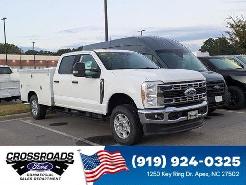 Oxford White 2025 Ford F-350 XLT Truck