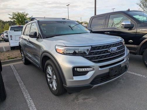 Iconic Silver Metallic 2024 Ford Explorer XLT