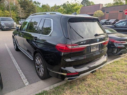 Black Sapphire Metallic 2022 BMW X7 xDrive40i