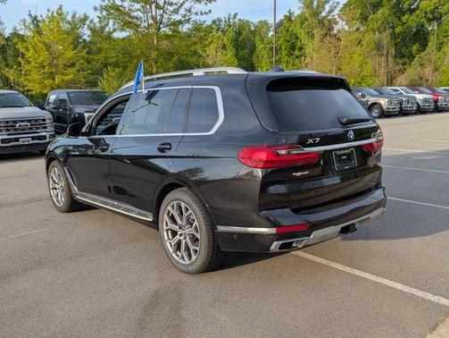 Black Sapphire Metallic 2022 BMW X7 xDrive40i