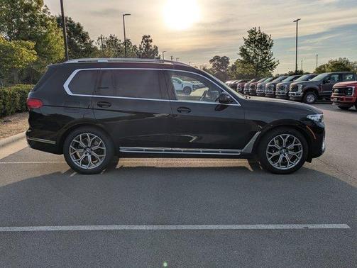 Black Sapphire Metallic 2022 BMW X7 xDrive40i