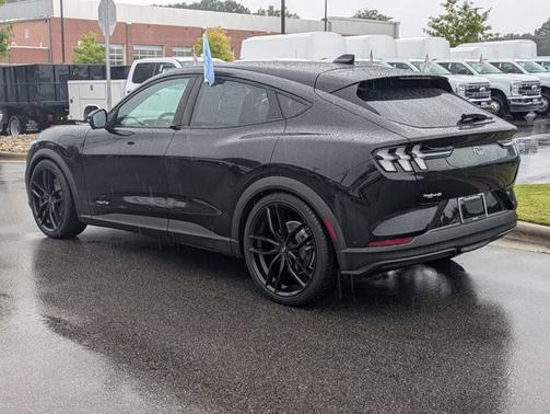 2024 Ford Mustang Mach-E SELECT