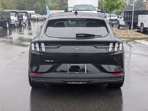 2024 Ford Mustang Mach-E SELECT