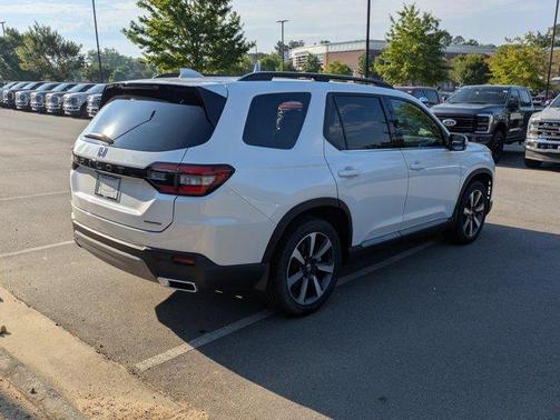 White 2024 Honda Pilot Touring