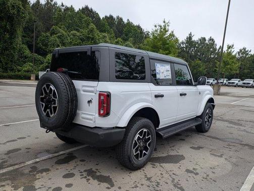 Oxford White 2026 Ford Bronco Outer Banks