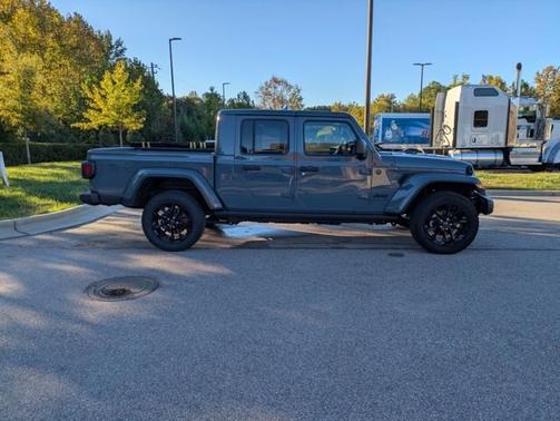 2024 Jeep Gladiator SPORT