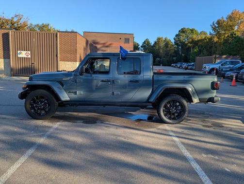2024 Jeep Gladiator SPORT