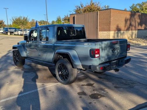 2024 Jeep Gladiator SPORT