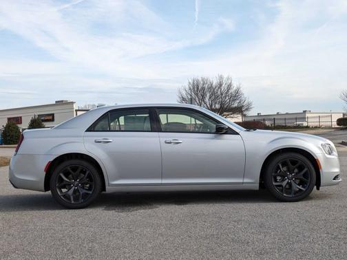 2023 Chrysler 300 TOURING