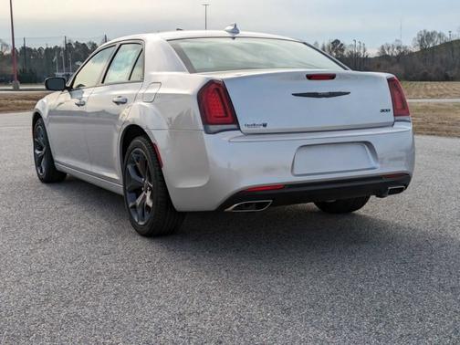 2023 Chrysler 300 TOURING