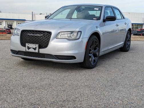 2023 Chrysler 300 TOURING