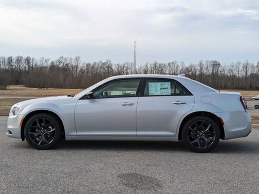 2023 Chrysler 300 TOURING