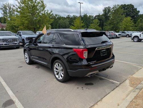 Black Metallic 2022 Ford Explorer Platinum