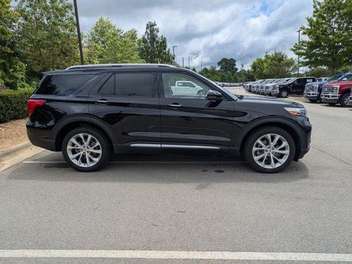 Black Metallic 2022 Ford Explorer Platinum