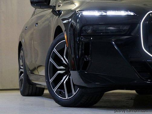 2025 BMW 750e xDrive